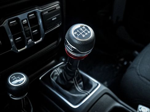 Used 2022 Jeep Wrangler Unlimited Sahara image 26