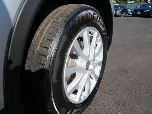 Used 2018 Nissan Rogue SV AWD/4WD image 39