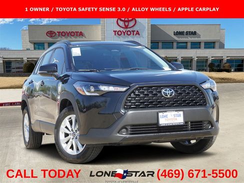 Used 2025 Toyota Corolla Cross LE image 1