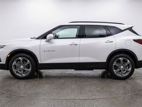 Used 2025 Chevrolet Blazer LT FWD image 5
