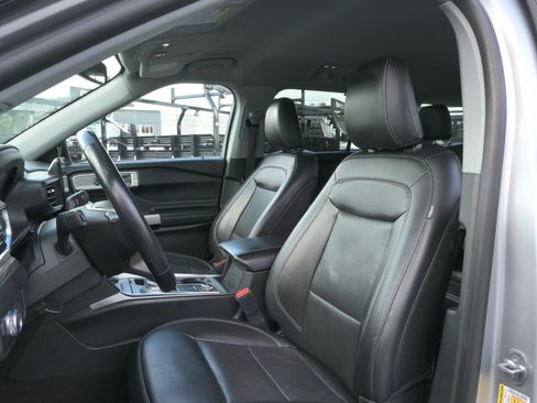 Used 2022 Ford Explorer Limited AWD/4WD image 9