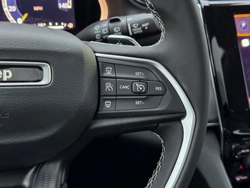 Used 2024 Jeep Grand Cherokee L Laredo image 25