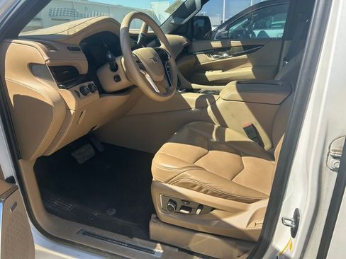 Used 2020 Cadillac Escalade Platinum image 4