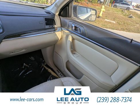 Used 2013 Lincoln MKS image 13