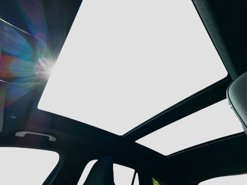 Used 2025 Mercedes-Benz GLC 300 image 23