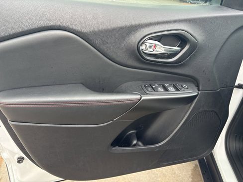 Used 2022 Jeep Cherokee Trailhawk w/ Comfort/Convenience Group image 18