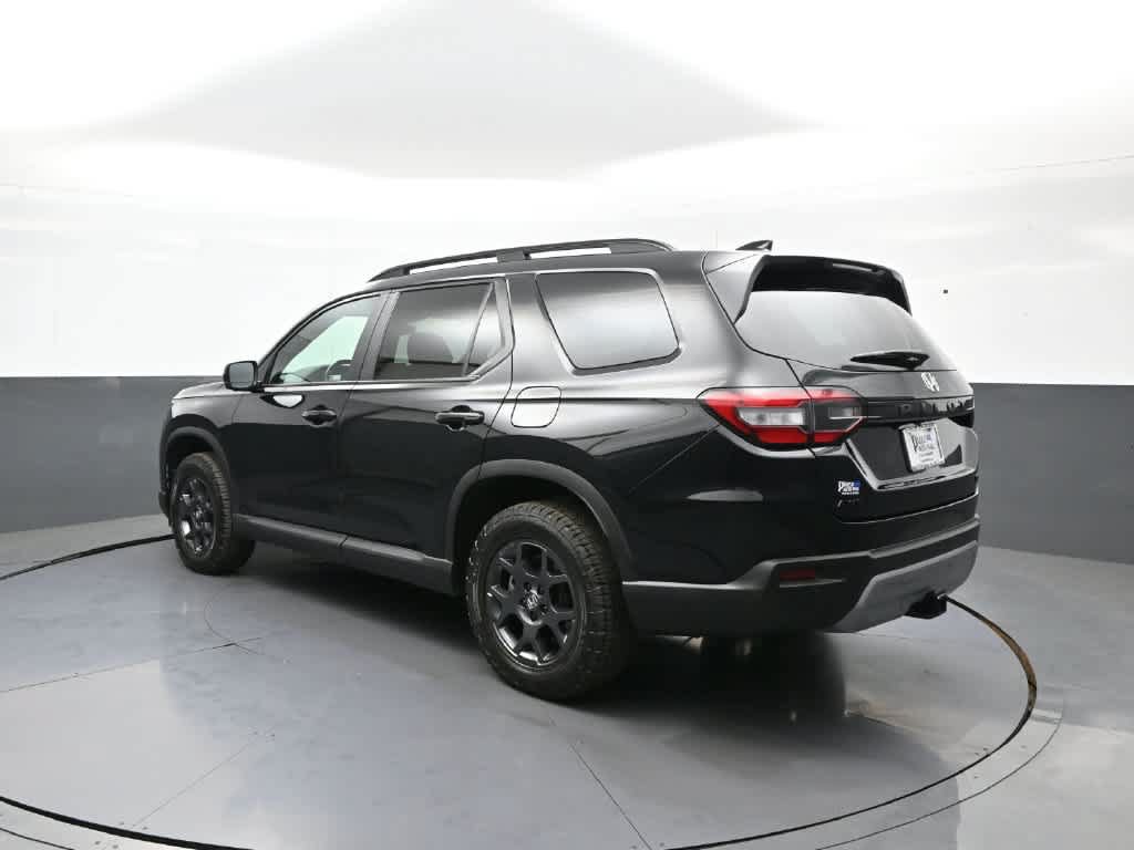 Certified 2024 Honda Pilot TrailSport image 7