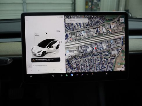 Used 2023 Tesla Model 3 Standard Range image 22