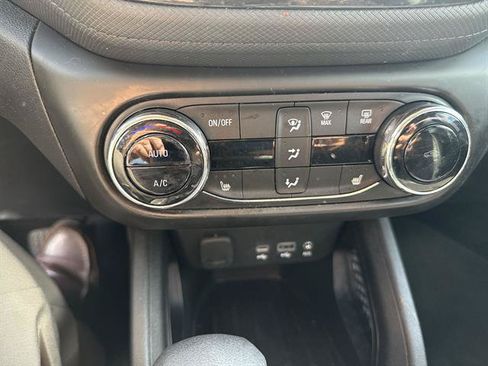 Used 2023 Chevrolet TrailBlazer LT w/ Convenience Package AWD/4WD image 17