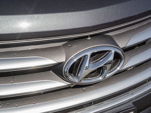 Used 2017 Hyundai Santa Fe Sport FWD image 11
