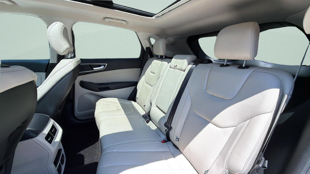 Used 2018 Ford Edge Titanium w/ Equipment Group 301A AWD/4WD image 27