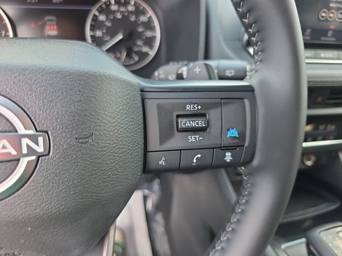 Used 2025 Nissan Rogue SV FWD image 18