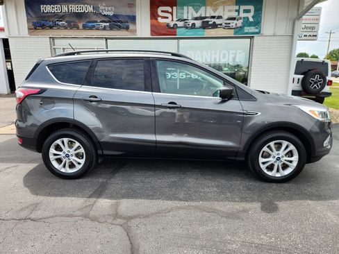 Used 2018 Ford Escape SE w/ SE Sync 3 Package AWD/4WD image 2
