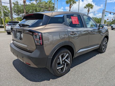 Certified 2025 Nissan Kicks SV FWD image 4