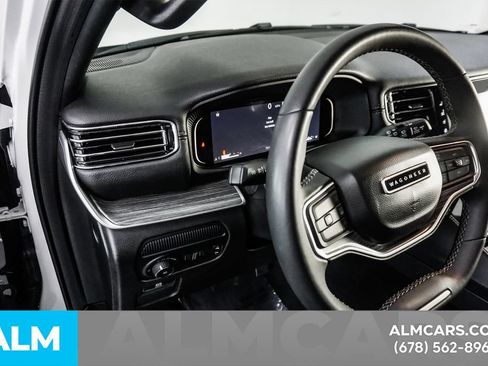 Used 2024 Jeep Wagoneer L Series II RWD image 30