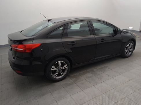 Used 2018 Ford Focus SE w/ SE Appearance Package FWD image 10