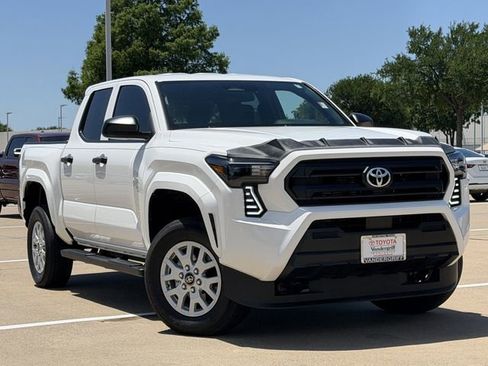 Used 2025 Toyota Tacoma SR RWD image 2