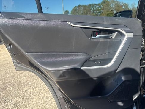 Used 2021 Toyota RAV4 XLE Premium image 14