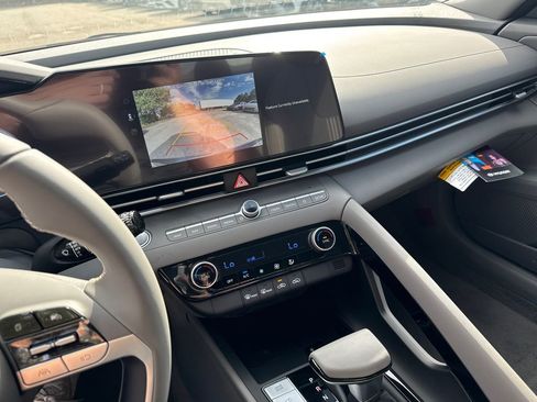 New 2025 Hyundai Elantra SEL image 17