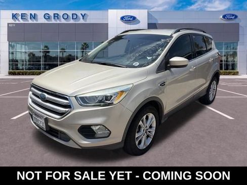 Used 2017 Ford Escape SE w/ Equipment Group 201A FWD image 1