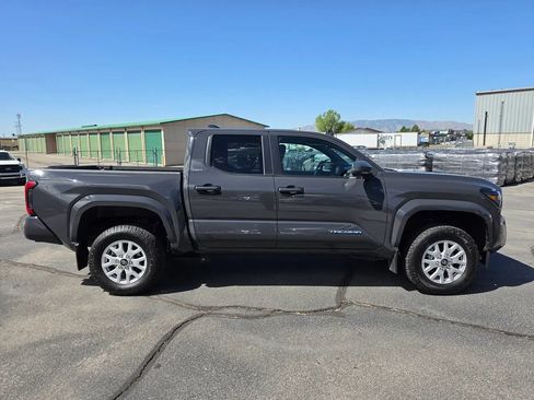 Used 2024 Toyota Tacoma SR5 AWD/4WD image 7
