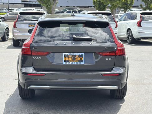 Certified 2025 Volvo V60 B5 Cross Country Plus AWD/4WD image 6