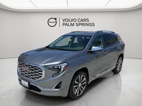 Used 2020 GMC Terrain Denali w/ Denali Premium Package FWD image 3