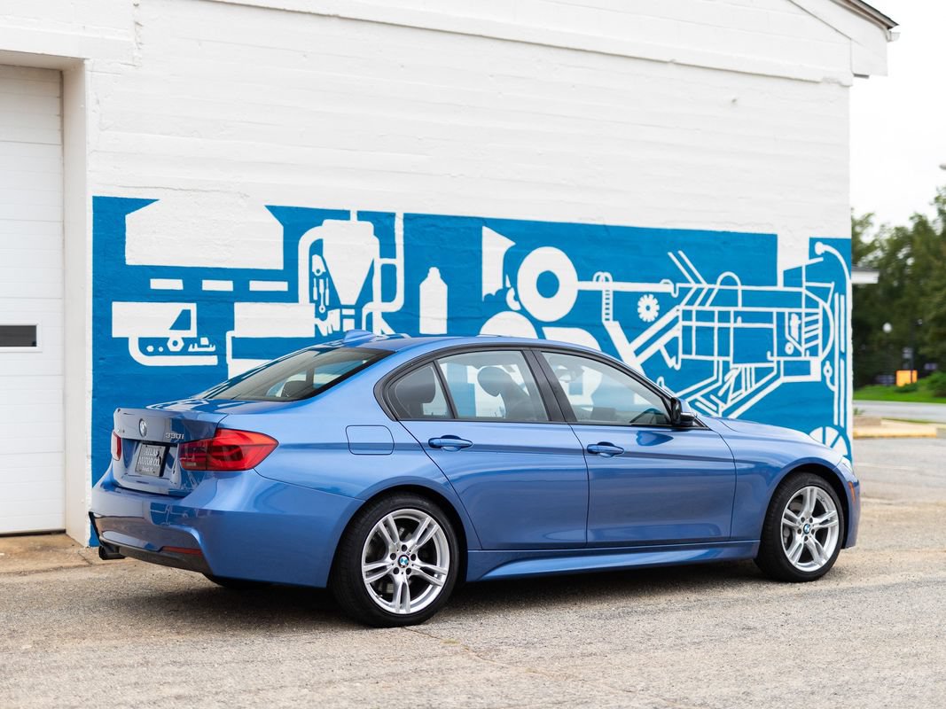 Used 2018 BMW 330i xDrive Sedan w/ M Sport Package AWD/4WD image 9