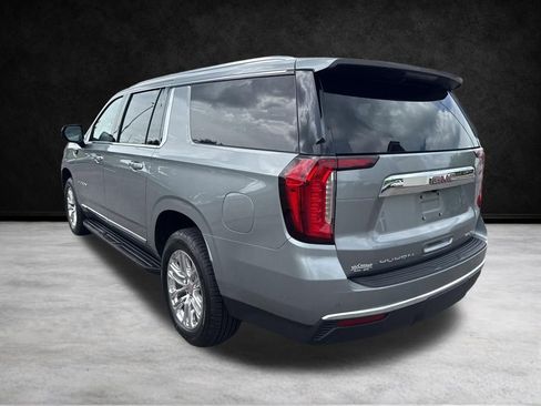 Used 2023 GMC Yukon XL SLT w/ SLT Premium Package image 8