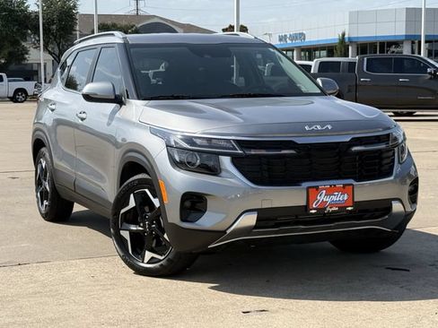 Used 2026 Kia Seltos EX FWD image 2