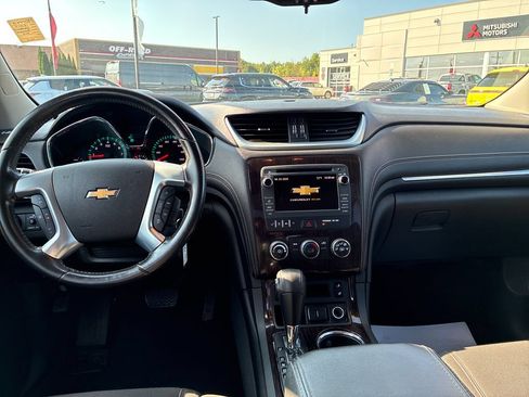 Used 2017 Chevrolet Traverse LT w/ Style and Technology Package AWD/4WD image 15
