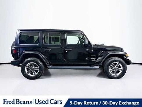 Used 2022 Jeep Wrangler Unlimited Sahara w/ Cold Weather Group AWD/4WD image 11