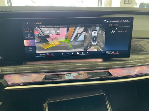 Used 2024 BMW i7 xDrive60 AWD/4WD image 46