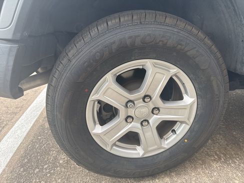 Used 2019 Jeep Wrangler Sport S image 17