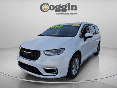 Used 2023 Chrysler Pacifica Touring-L