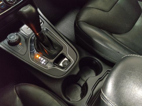 Used 2019 Jeep Cherokee Limited AWD/4WD image 26