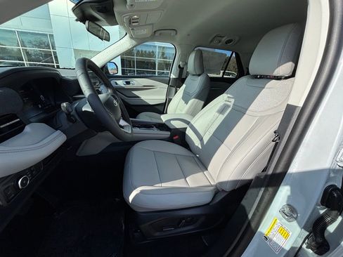 Used 2026 Ford Explorer Active w/ Active Comfort Package AWD/4WD image 13