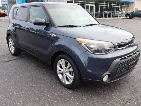 Used 2015 Kia Soul + w/ Audio Package FWD image 2