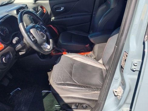 Used 2016 Jeep Renegade Trailhawk w/ Premium Trailhawk Package image 13