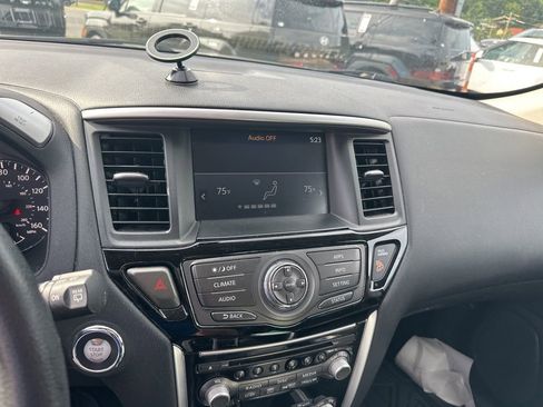 Used 2019 Nissan Pathfinder S AWD/4WD image 3
