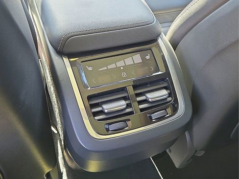 Used 2023 Volvo XC60 B6 Ultimate w/ Climate Package image 17