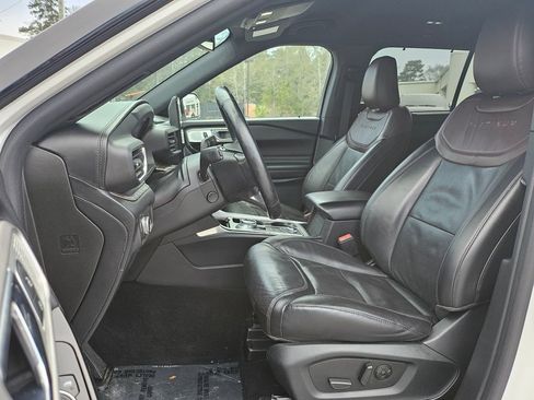Used 2022 Ford Explorer Platinum w/ Equipment Group 601A image 5