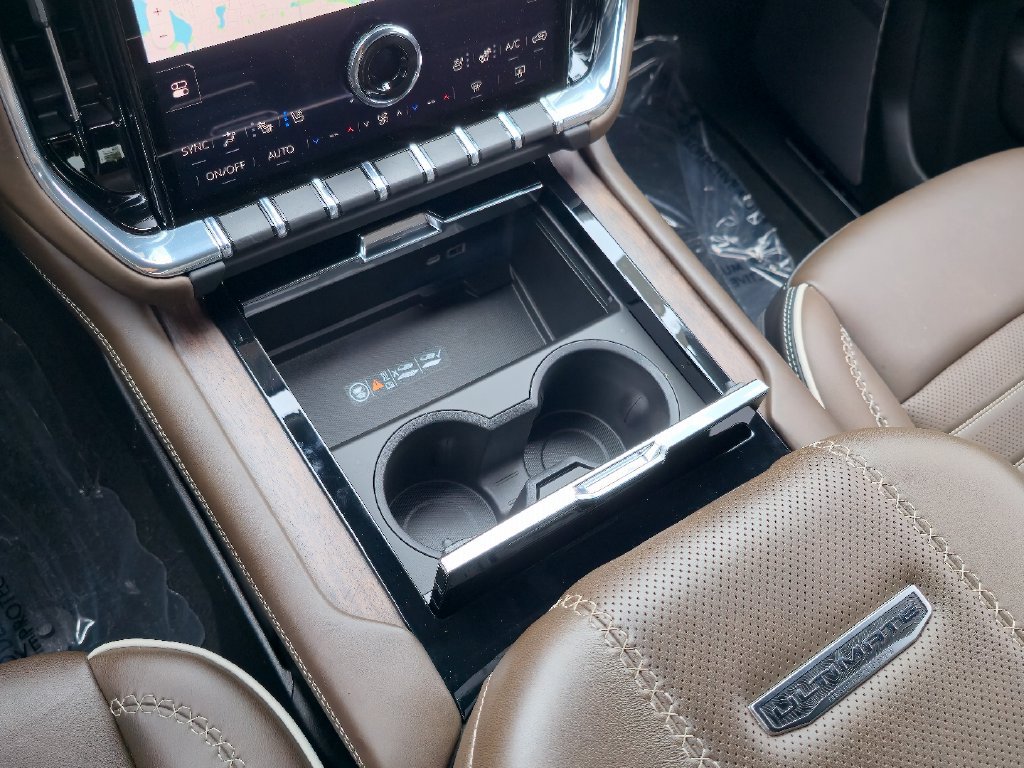 Certified 2025 GMC Yukon Denali Ultimate AWD/4WD image 17