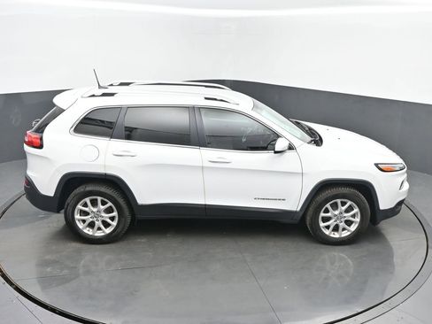 Used 2016 Jeep Cherokee Latitude w/ Cold Weather Group AWD/4WD image 41