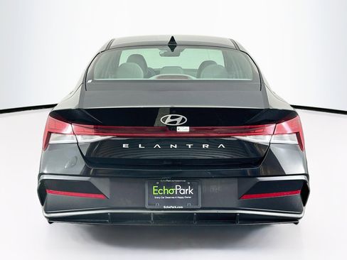 Used 2025 Hyundai Elantra SEL FWD image 7