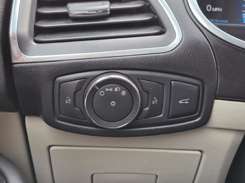 Used 2015 Ford Edge Titanium FWD image 27