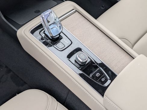 New 2026 Volvo XC90 B6 Plus w/ Protection Package Premier image 12