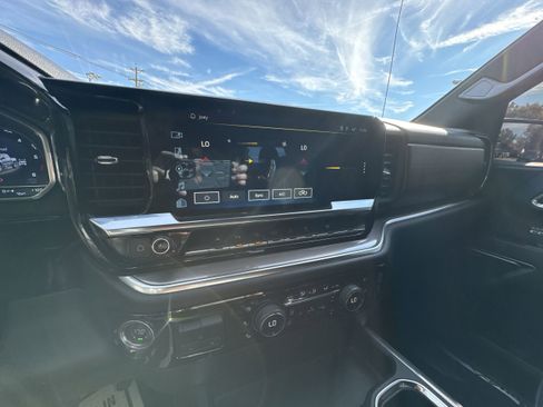 Used 2022 Chevrolet Silverado 1500 High Country w/ High Country Premium Package image 18