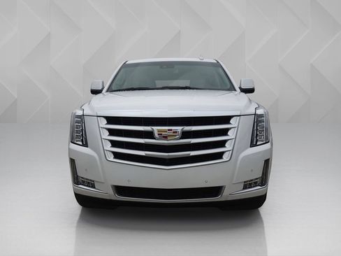 Used 2019 Cadillac Escalade Luxury AWD/4WD image 7