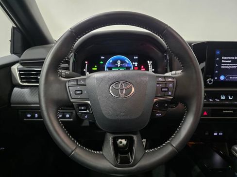 Used 2025 Toyota Camry SE AWD/4WD image 16